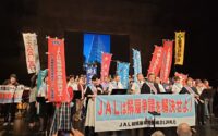 「戦争を止めるのはモノ言う労働者」〜JAL争議支援コンサート